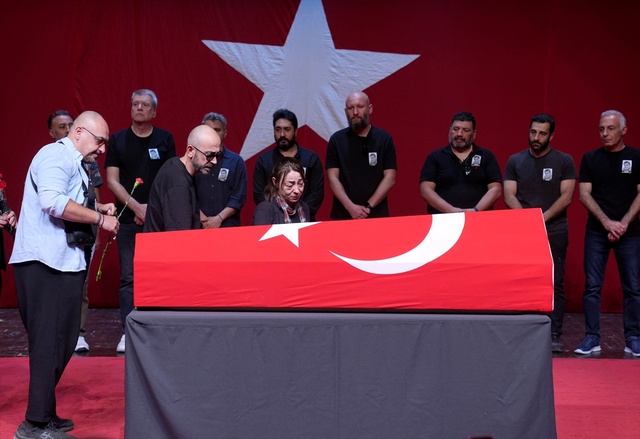 Usta oyuncuya veda...Zihni Göktay için tören düzenlendi