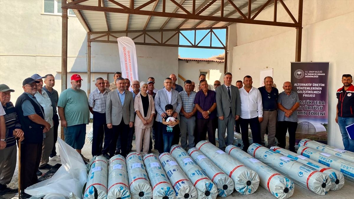 Sinop\'ta 83 Üreticiye Sera Naylonu Desteği