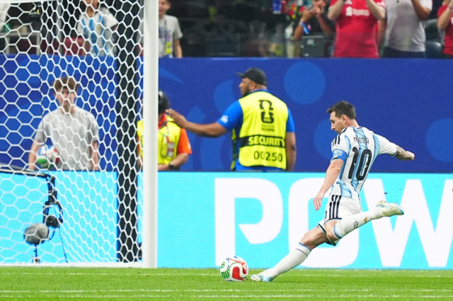 Takımını çeyrek finale taşıyan Messi, maç sonunda mutluluktan ağladı