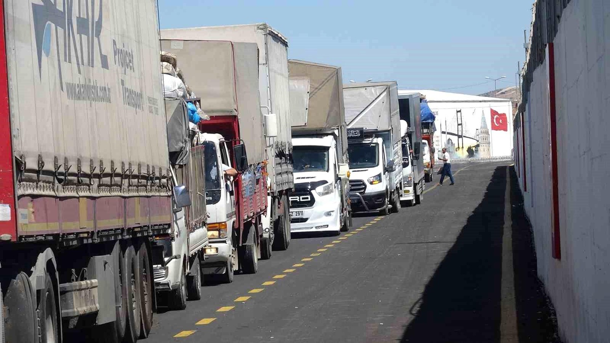 Kilis\'te Suriyelilerin Gönüllü Dönüşleri Devam Ediyor