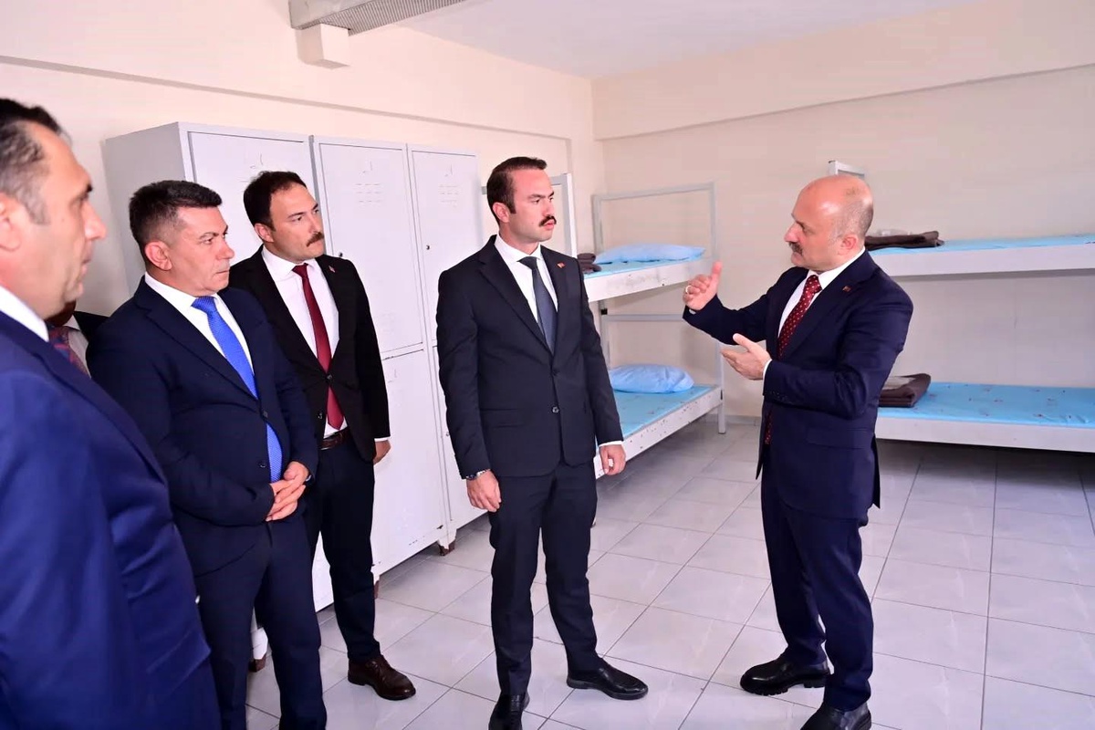 Vali Varol Geri Gönderme Merkezi\'ni Ziyaret Etti
