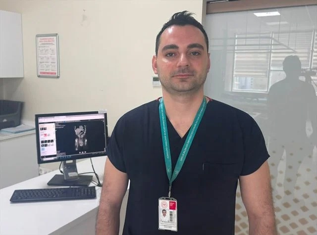 Zayıflamak isterken 13 cm'lik diş fırçası yuttu
