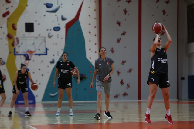 18 Yaş Altı Kız Basketbol Takımı’nın Kampı Tamamlandı