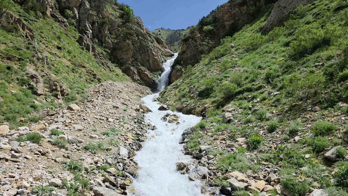 Çatak\'ta Kuruyan Su Kaynağı Yeniden Akmaya Başladı