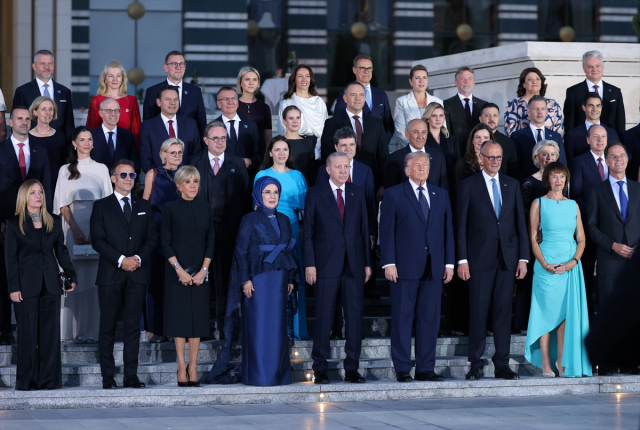 38 yaşındaki <a class='keyword-sd' href='/izlanda/' title='İzlanda'>İzlanda</a> Başbakanı hayran kaldı! Bakışları dünyada gündem oldu