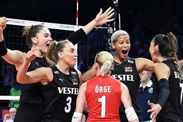 Filenin Sultanları Polanya'yı devirdi