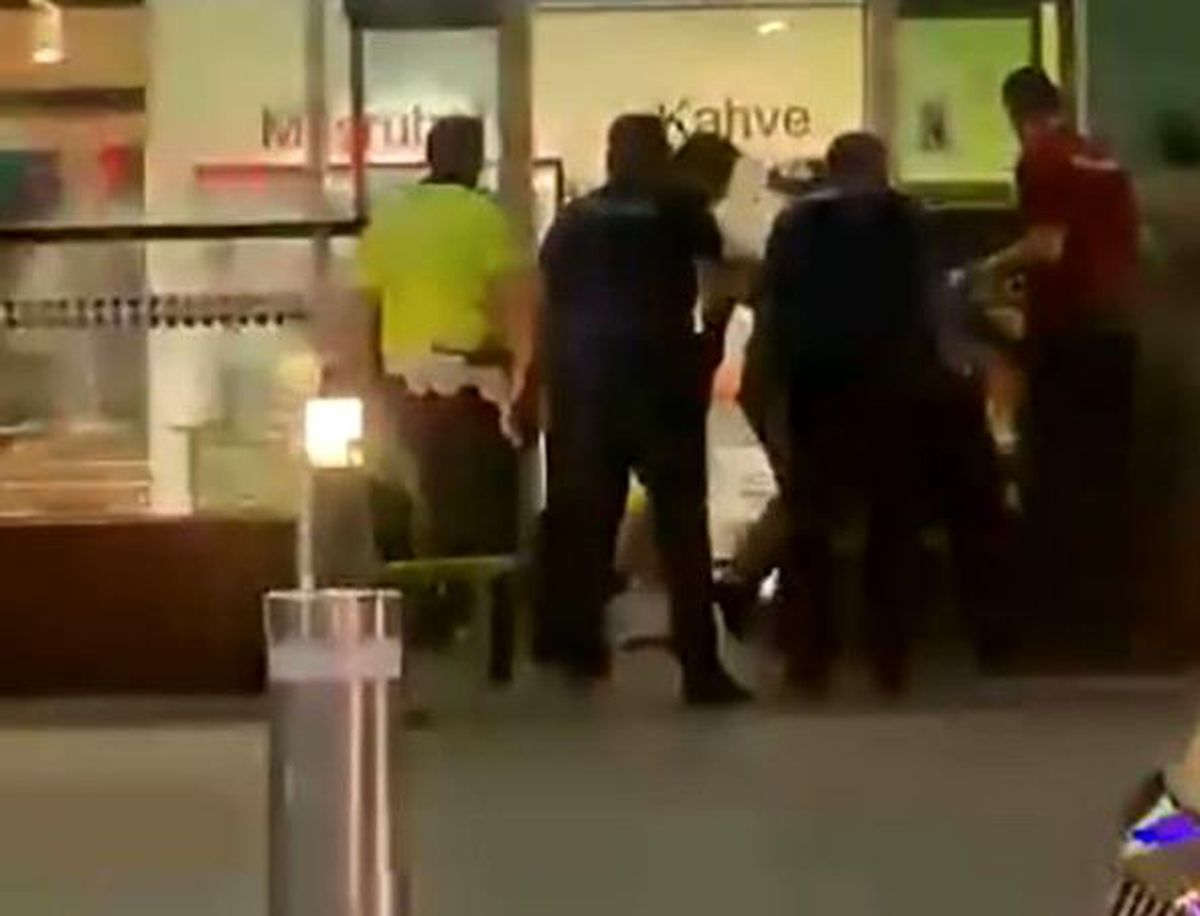 İzmir Havalimanı\'nda Bıçaklı Şüpheli Yakalandı