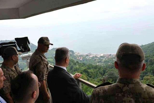 Vali Ergün, Sarp ve Yolbaşı Karakollarını Ziyaret Etti
