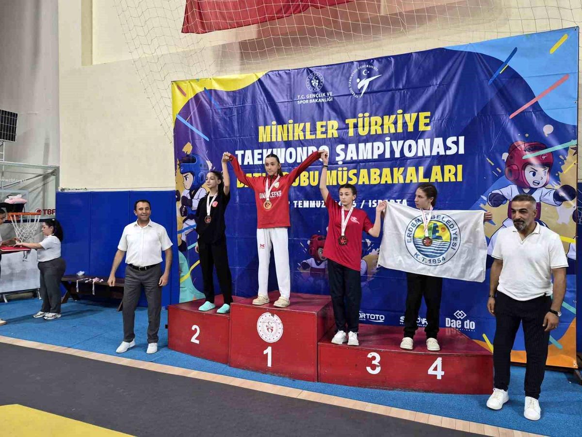Bilecikli Minik Tekvandocular Şampiyonluk Yolu Açtı