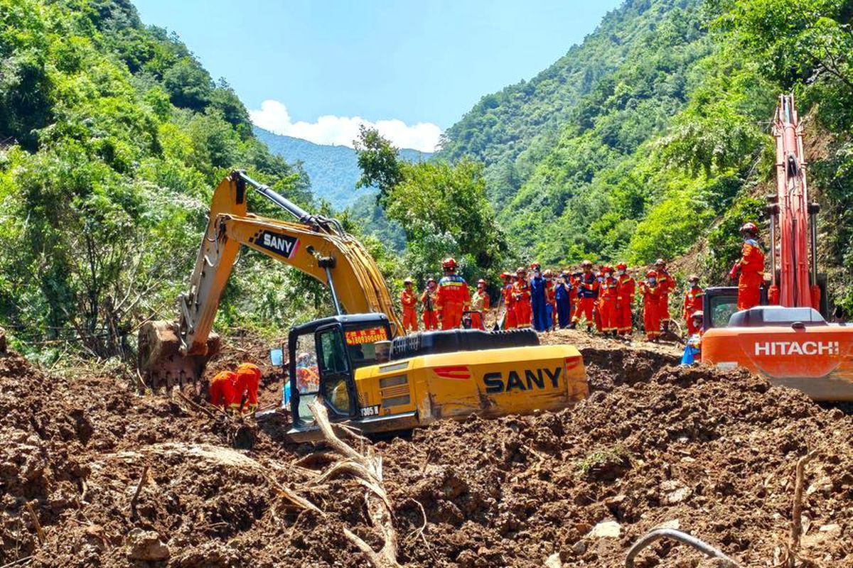 Çin\'de Heyelan: 30 Milyon Yuan Yardım