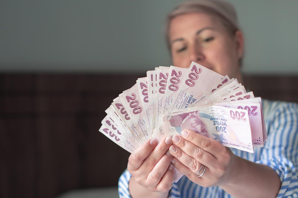 Emekliler merakla bekliyordu! İşte zamlı maaşların ödeneceği takvim