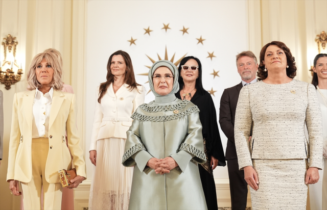 Emine Erdoğan, liderlerin eşlerini Çankaya Köşkü'nde ağırladı