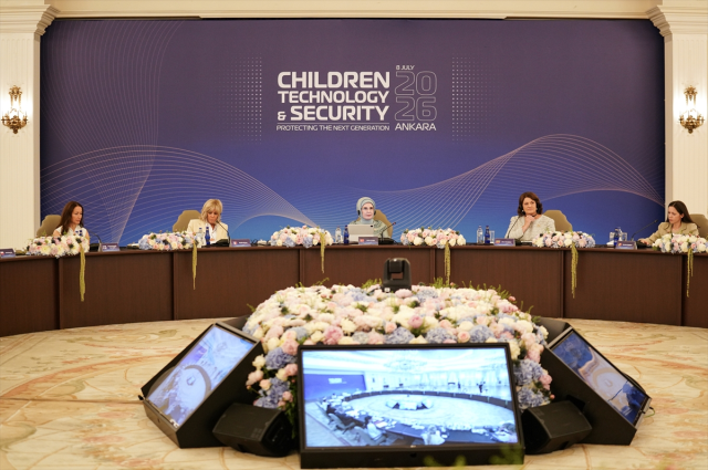 Emine Erdoğan, liderlerin eşlerini Çankaya Köşkü'nde ağırladı