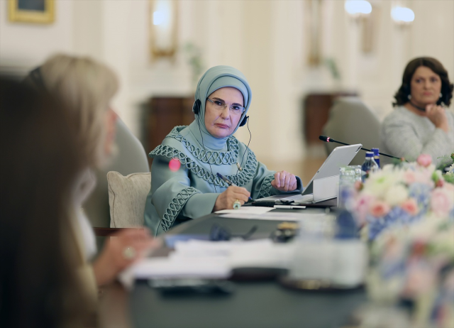 Emine Erdoğan, liderlerin eşlerini Çankaya Köşkü'nde ağırladı