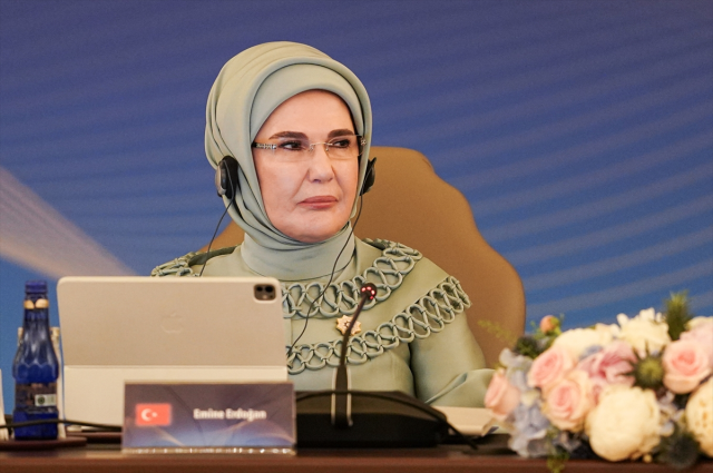 Emine Erdoğan, liderlerin eşlerini Çankaya Köşkü'nde ağırladı