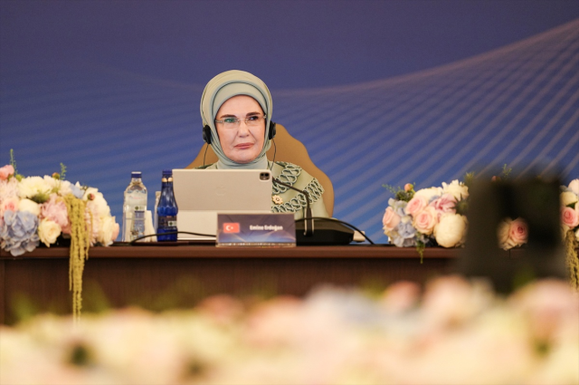 Emine Erdoğan, liderlerin eşlerini Çankaya Köşkü'nde ağırladı