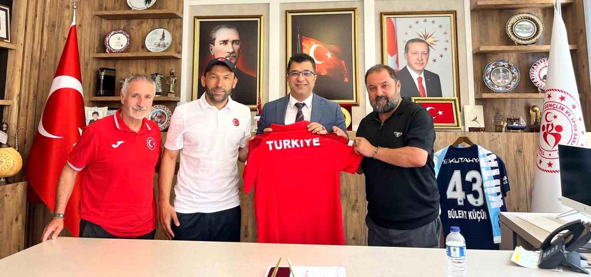 Türkiye İşitme Engelliler Genç Futsal Takımı Kütahya\'da Kamp Yapıyor