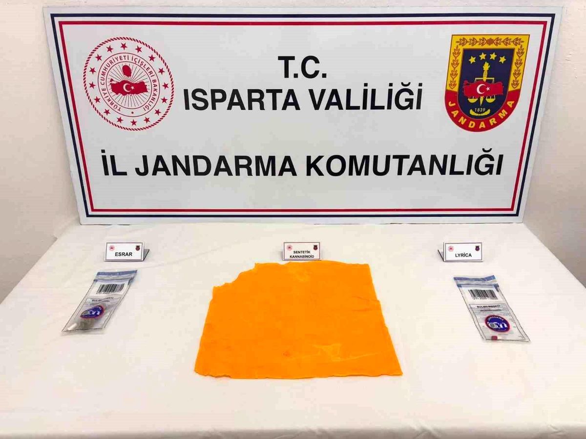 Isparta\'da Uyuşturucu Operasyonu: 10 Bin Kullanımlık Sentetik Kannabinoid Ele Geçirildi