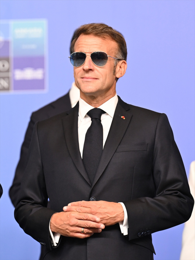 İşte Macron'un güneş gözlüğünü hiç çıkarmamasının nedeni