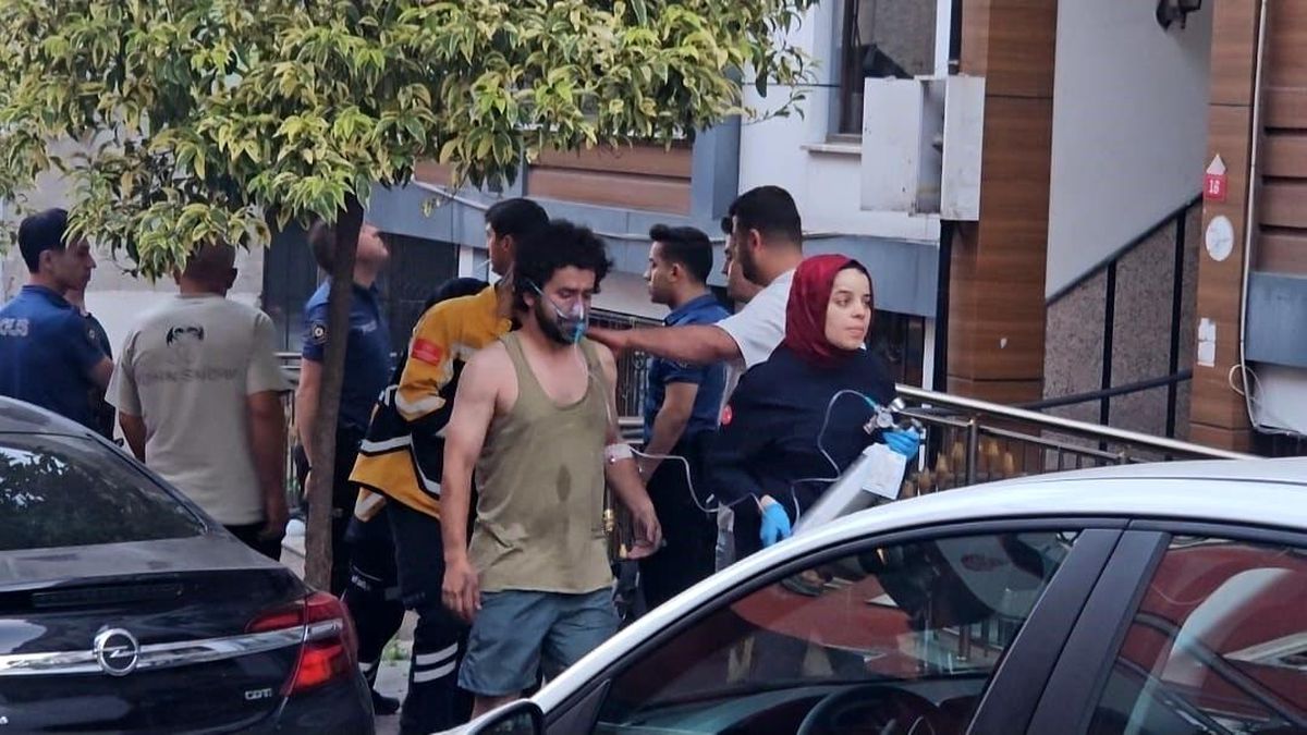 Kağıthane\'de Yangın: 7 Kişi Kurtarıldı