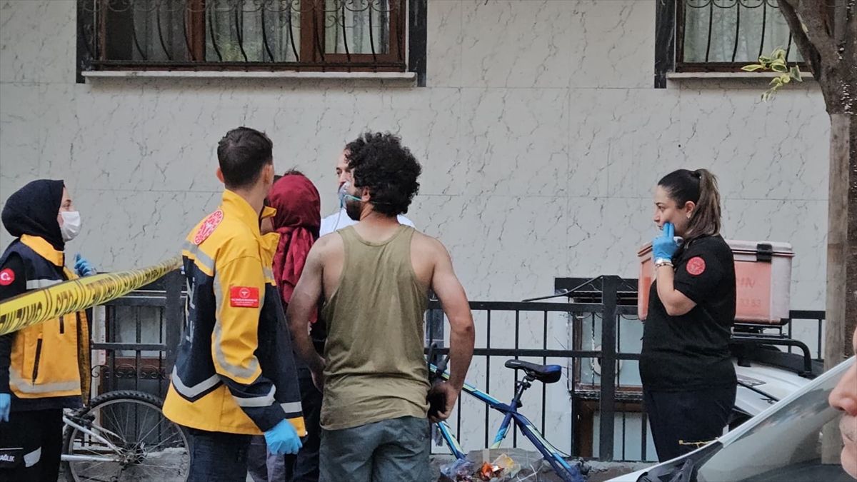 Kağıthane\'de Apartman Yangını: 4 Yaralı