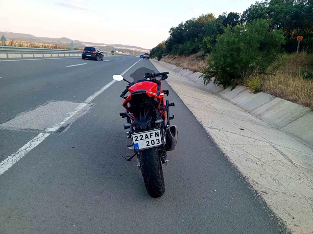 Edirne'de Motosiklet Kazası: Sürücü Yaralandı