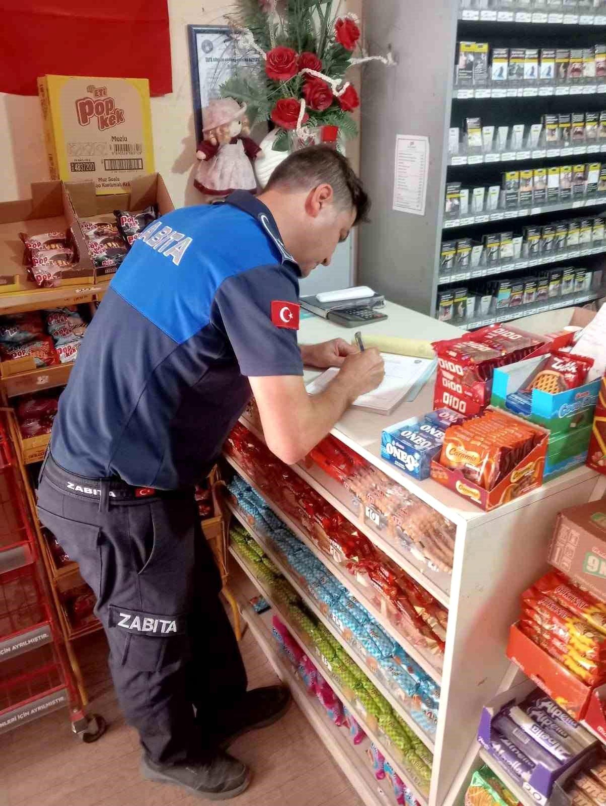 Koçarlı\'da marketlere sıkı zabıta denetimi