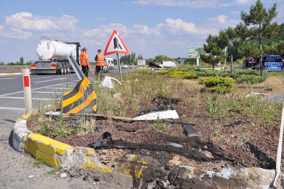 Akşehir\'de Trafik Kazası: 3 Yaralı