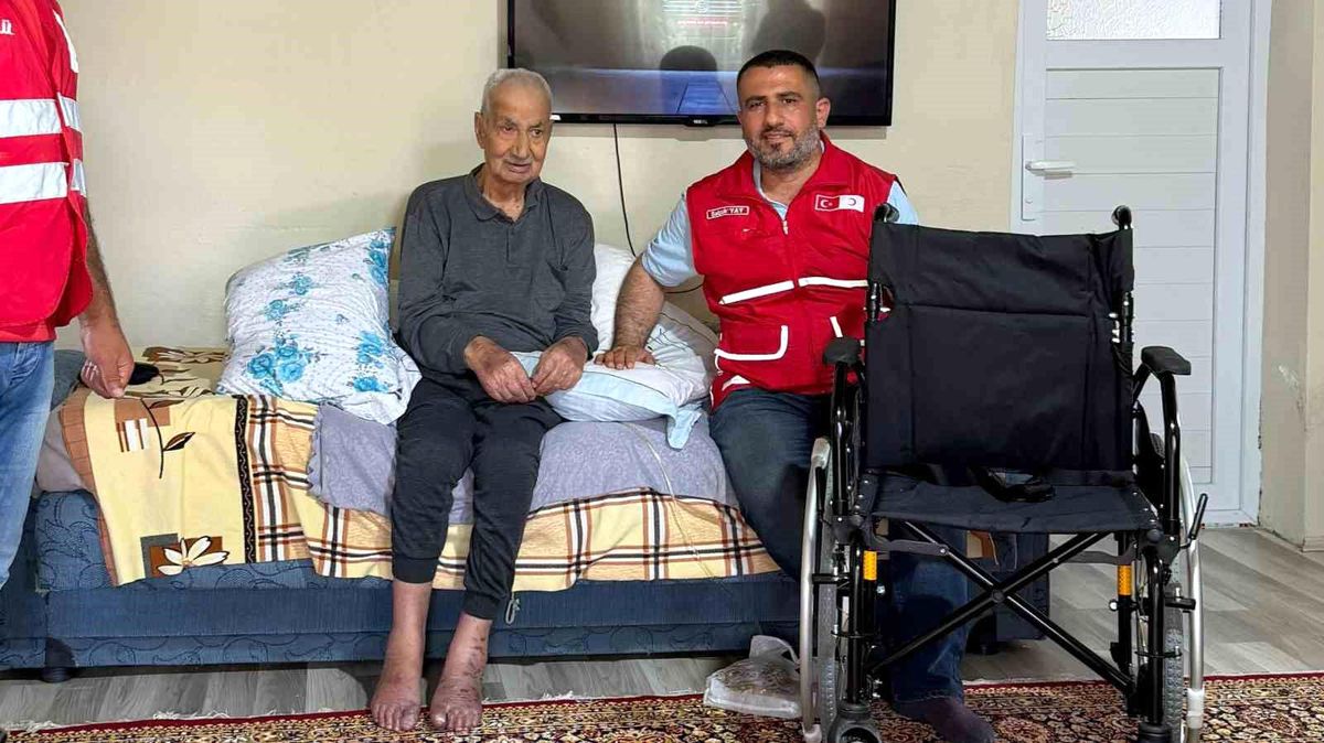 Kızılay\'dan Engellilere Tekerlekli Sandalye Desteği