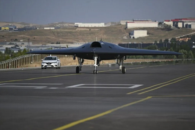NATO Zirvesi'nde gözler gökyüzüne çevrildi: Milli hava araçları tam not aldı