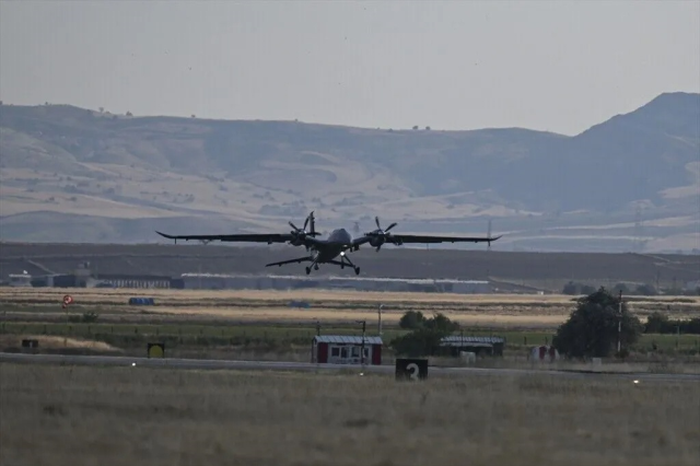 NATO Zirvesi'nde gözler gökyüzüne çevrildi: Milli hava araçları tam not aldı
