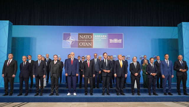 NATO Zirvesi'nde liderlerden aile fotoğrafı