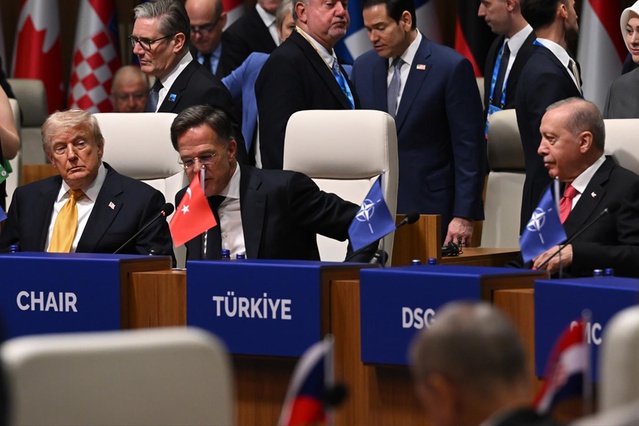 NATO Zirvesi’nde liderlere özel iki jest! Birisi Erdoğan’ın şahsi hediyesi