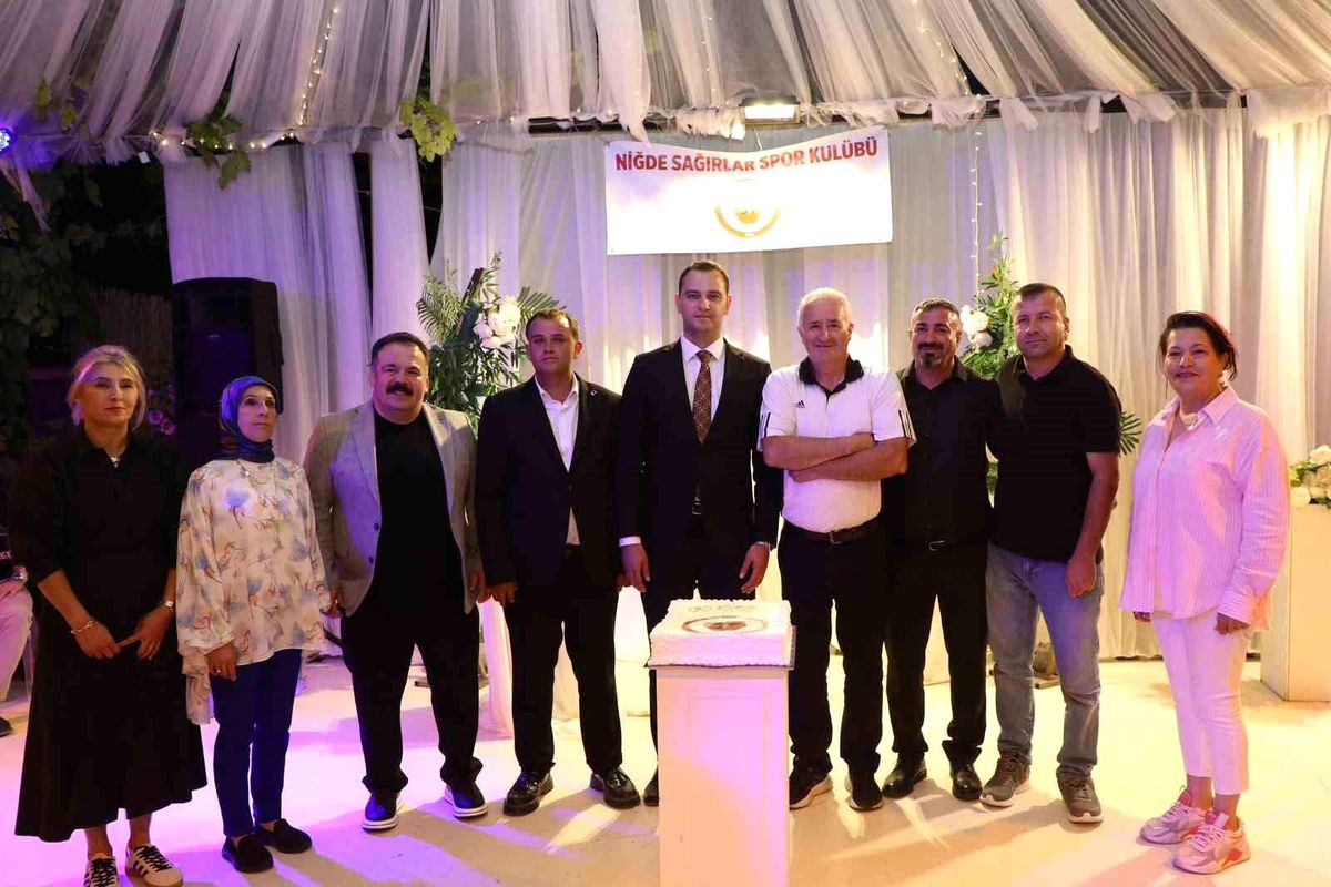 Niğde Sağırlar Spor Kulübü, Süper Lig\'e yükselmeyi kutladı