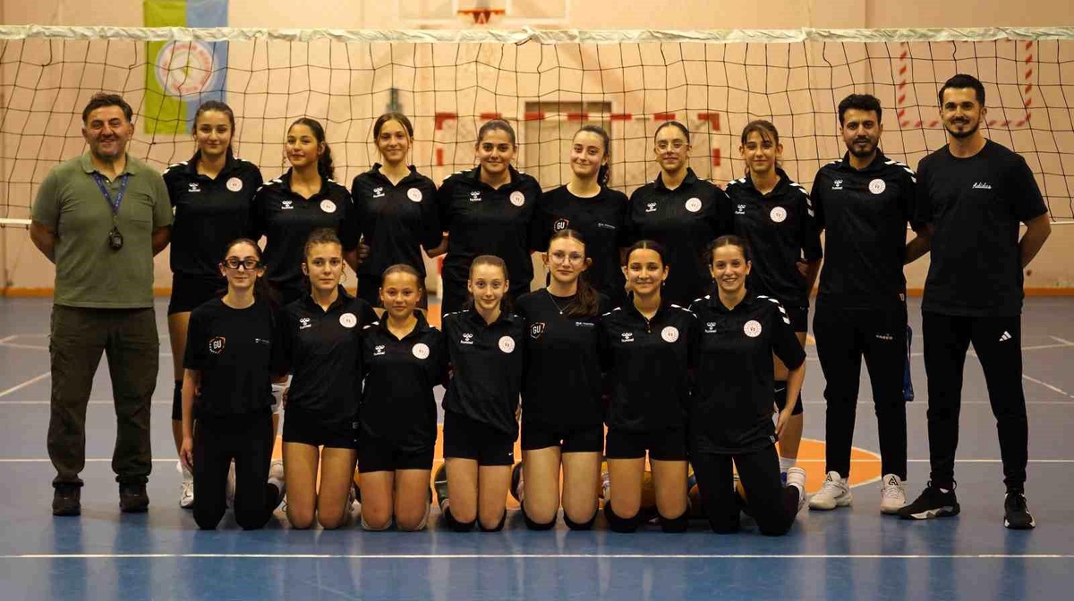 Rize Yıldız Kız Voleybol Takımı Hedef Kupayı
