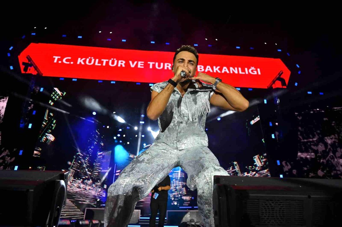Sefo, Sakarya Kültür Yolu Festivali\'nde sahne aldı