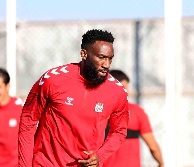 Sivasspor’dan Appindangoye’ye Yeni Sözleşme