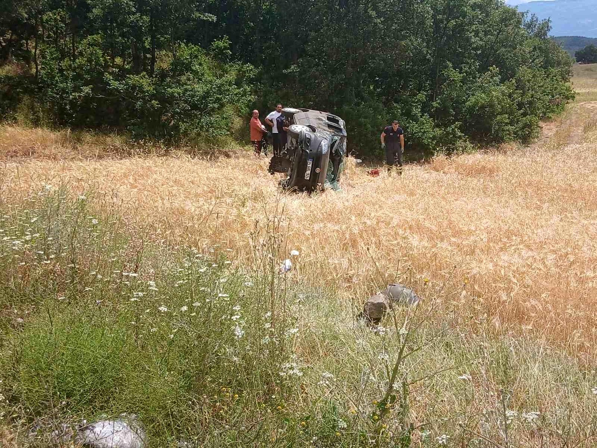 Tokat\'ta kontrolden çıkan hafif ticari araç takla attı: 5 yaralı
