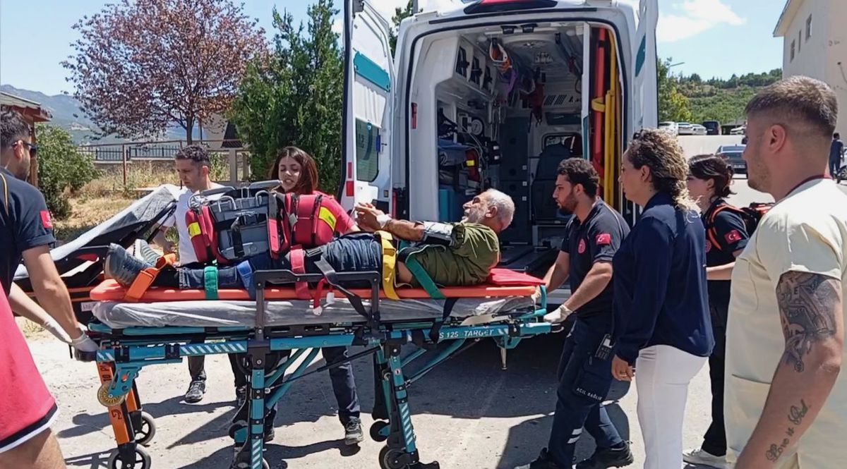 Yılan Isırdı, Helikopterle Hastaneye Ulaşıldı