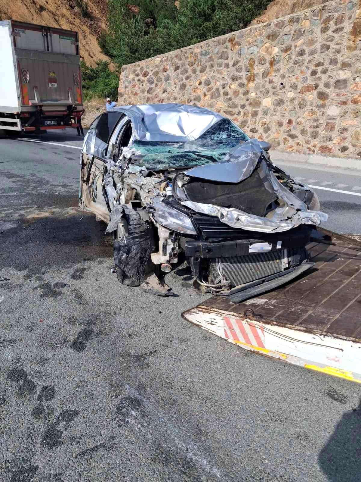 Gümüşhane\'de Trafik Kazası: Sürücü Yaralı