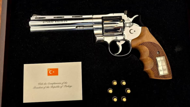 Erdoğan'ın hediyesi Avrupa'da gündem oldu! Meloni'nin kararı dikkat çekti