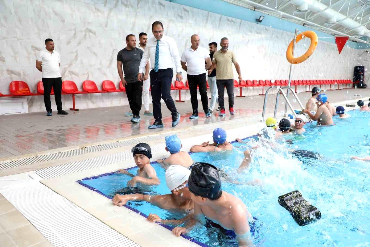 Ağrı\'da Yüzme Eğitimi Projesi