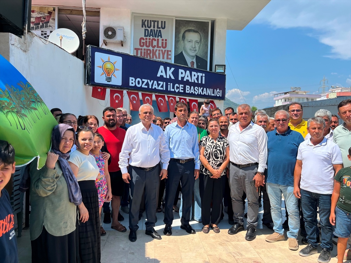 Çakır Bozyazı\'da Partililerle Buluştu