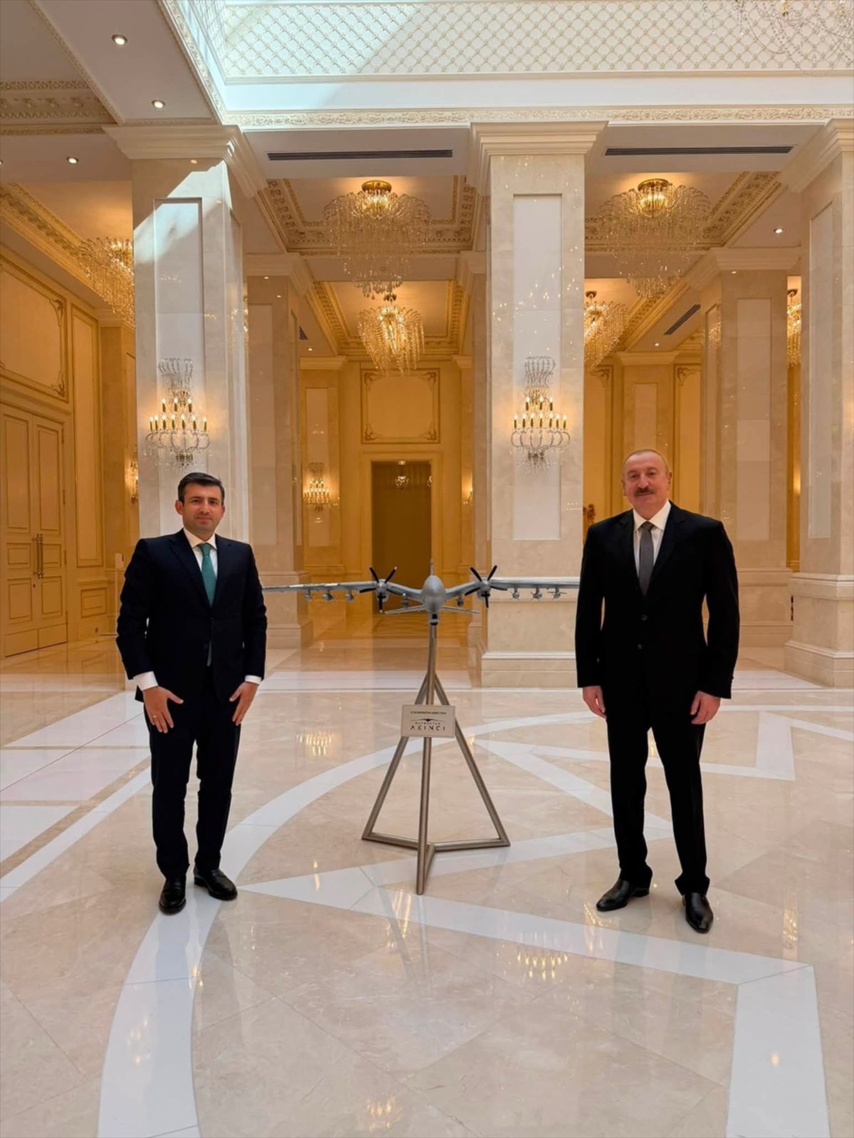 Aliyev Bayraktar\'ı Kabul Etti