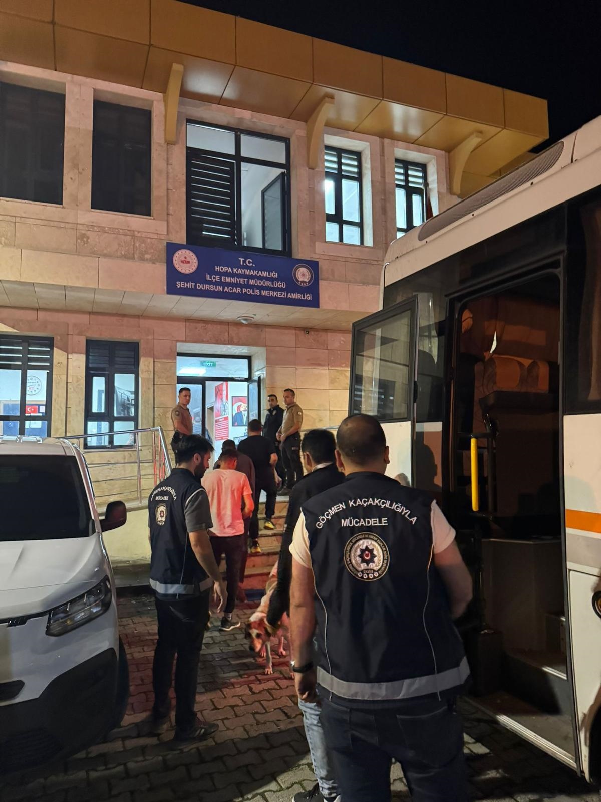 Artvin\'de Düzensiz Göçmen Operasyonu
