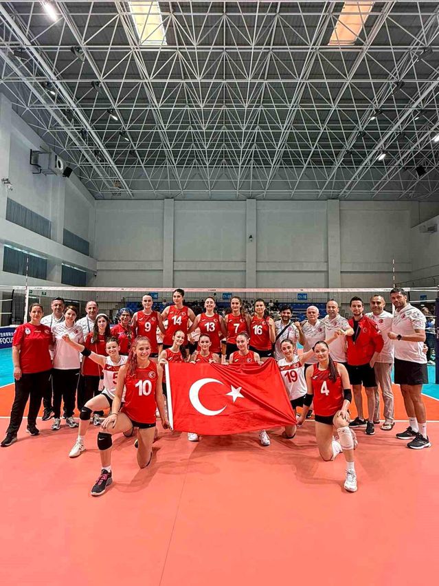Bakan Bak’tan Voleybol Şampiyonu Okullara Tebrik