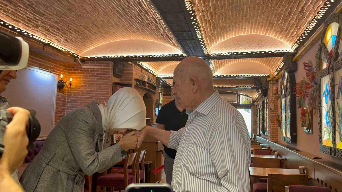 Bakan Göktaş Eskişehir\'de Esnaf Ziyareti Yaptı