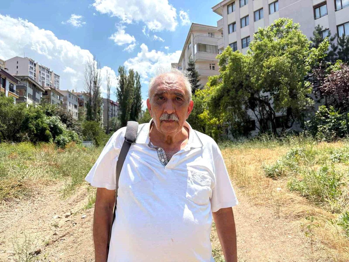 Başkent\'in göbeğinde kanalizasyon ve çevre kirliliği isyanı: "Camımızı açamıyoruz"