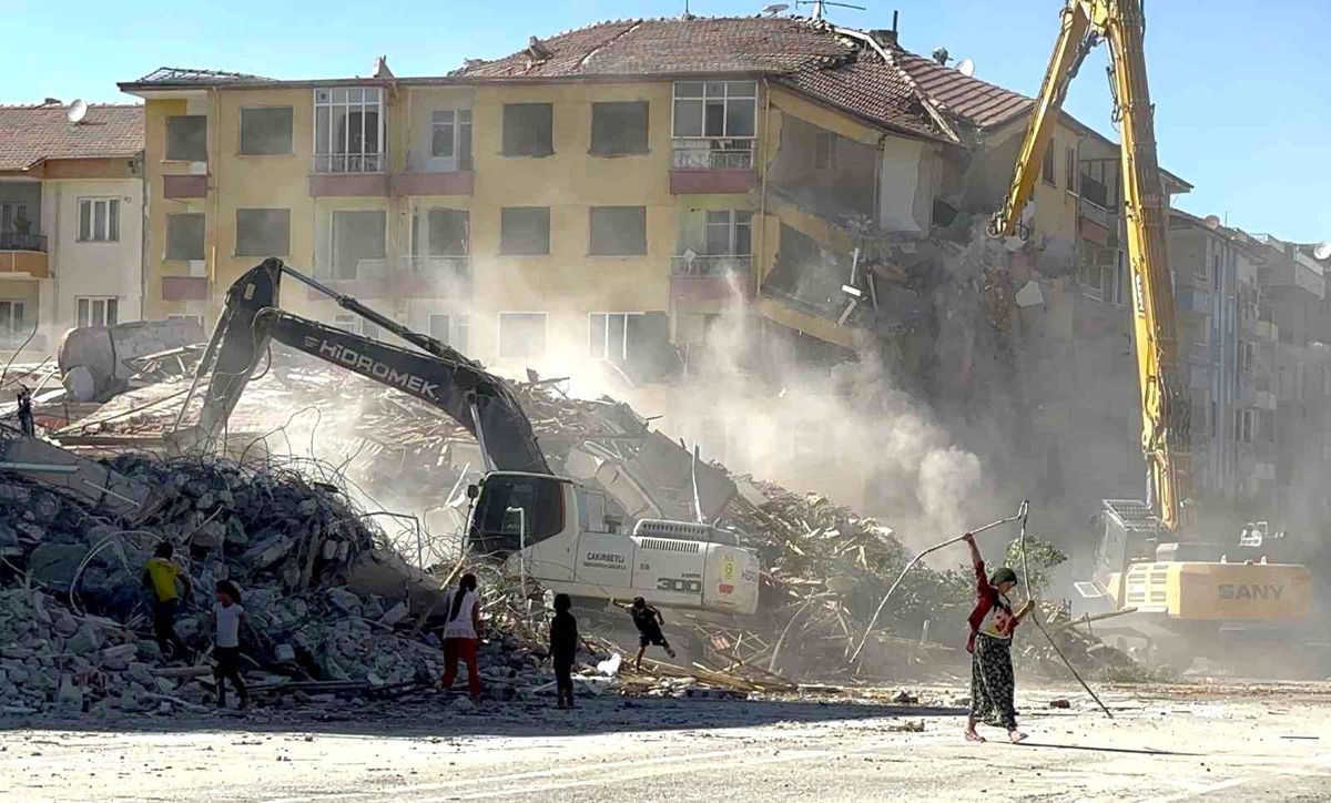 Beydağı Oteli Davası Ertelendi
