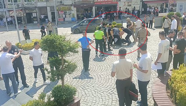 Adliye önü bir anda savaş alanına döndü! 1 polis ve 2 şüpheli yaralandı: 5 gözaltı